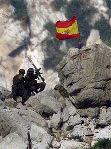 La bandera de Espaa ondea en Perejil